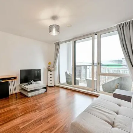 Image 2 - PYRENE HOUSE, Brentford, Great London, Tw8 - Apartment for sale