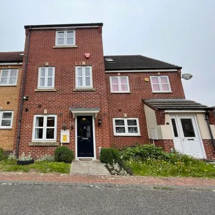 Rent this 4 bed townhouse on Myrtle Crescent in Sheffield, S2 3HU