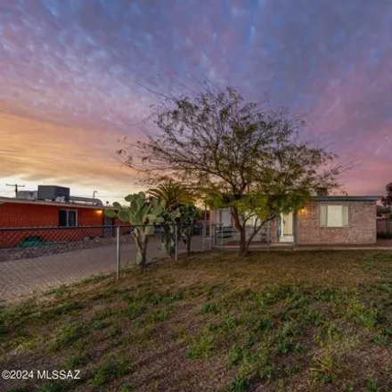 Buy this 2 bed house on 2959 East 21st Street in Tucson, AZ 85716