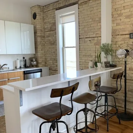 Rent this 2 bed house on Fred Schroeder Building in West Washington Street, Milwaukee