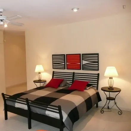 Rent this 4 bed apartment on Carrer Gran de Gràcia in 18, 08001 Barcelona