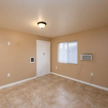 Image 9 - 2501 West Belmont Avenue, Phoenix, AZ 85051, USA - Apartment for rent