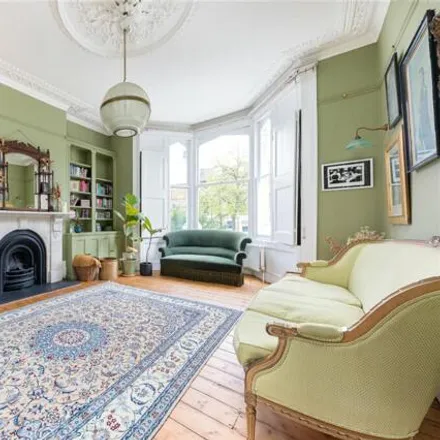 Rent this 6 bed townhouse on St Augustine's Path in London, N5 2DR