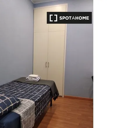 Rent this 4 bed room on Poll-bo in Carrer de València, 319