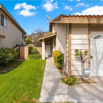 Image 3 - 15901 Ada Street, Santa Clarita, CA 91351, USA - Condo for sale