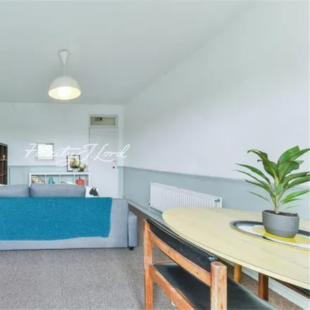 Image 2 - Robert Sutton House, Tarling Street, St. George in the East, London, E1 0AD, United Kingdom - Apartment for rent