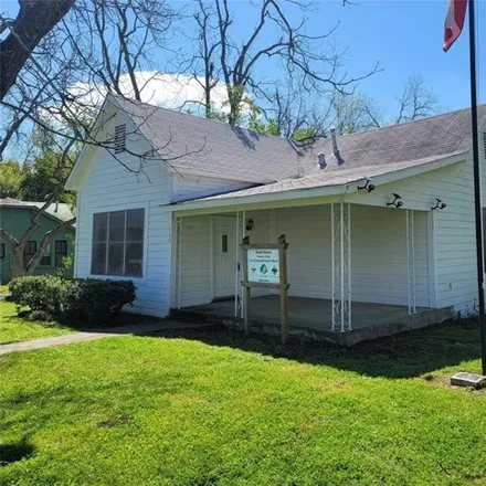 Image 4 - 703 North Avenue C, Elgin, TX 78621, USA - House for sale