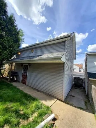 Rent this studio house on 261 South Peach Street in Easton, PA 18042