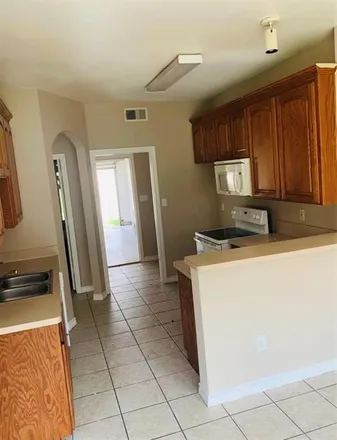 Rent this 3 bed duplex on unnamed road in Arlington, TX 76013