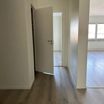 Rent this 3 bed apartment on unnamed road in 532 40 Skara, Sweden