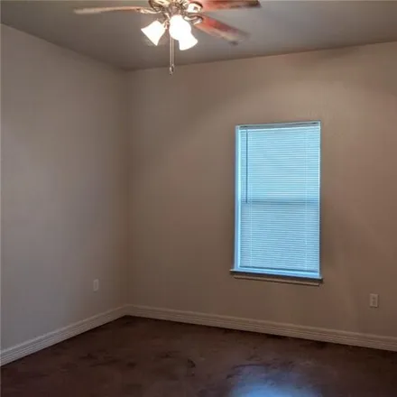 Image 7 - 371 3rd Avenue, Smithville, TX 78957, USA - Apartment for rent
