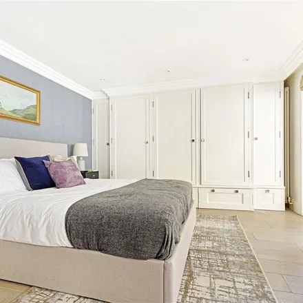 Rent this 3 bed apartment on 7 Rosary Gardens in London, SW7 4NR