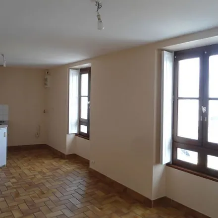 Image 3 - Cabinet Voisine, 24 Place Saint-Pierre, 44150 Ancenis, France - Apartment for rent