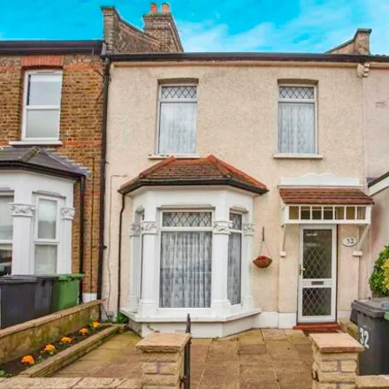 Buy this 3 bed townhouse on Killearn Road in London, SE6 1BW