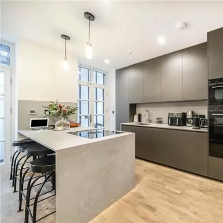 Rent this 5 bed room on Nottingham Place in London, London