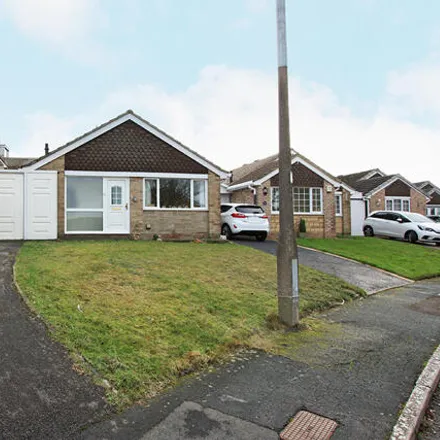 Buy this 2 bed house on Islay Crescent in Highworth, SN6 7HL
