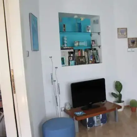 Rent this 2 bed apartment on Magistrát hlavní město Praha - Odbor dopravně správních agend in Nad Vršovskou horou 88, 100 05 Prague