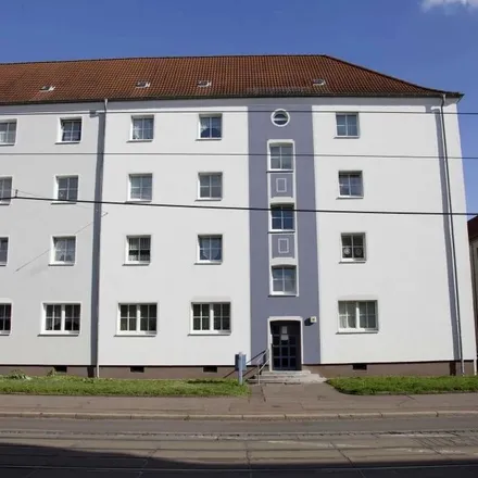 Rent this 3 bed apartment on Klepziger Straße 1 in 06112 Halle (Saale), Germany