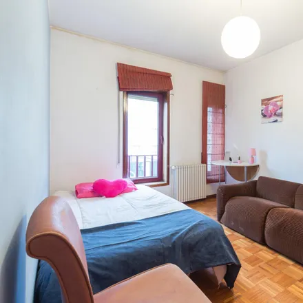 Rent this 4 bed room on Rua de Aval de Baixo in 4200-347 Porto, Portugal