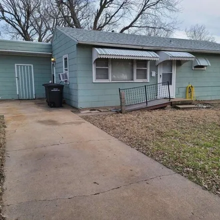 Buy this 3 bed house on 1482 South C Street in Arkansas City, KS 67005