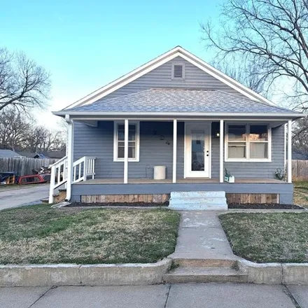 Buy this 2 bed house on 258 North Penn Avenue in Salina, KS 67401