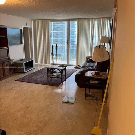 Image 3 - 7601 East Treasure Drive, North Bay Village, Miami-Dade County, FL 33141, USA - Apartment for rent
