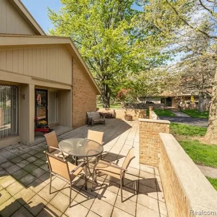 Image 3 - 1551 South Hill Boulevard, Bloomfield Township, MI 48304, USA - House for sale