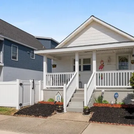 Buy this 3 bed house on 222 West Youngs Avenue in Wildwood, NJ 08260