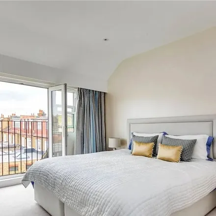 Rent this 7 bed duplex on 13 Kitson Road in London, SW13 9HJ