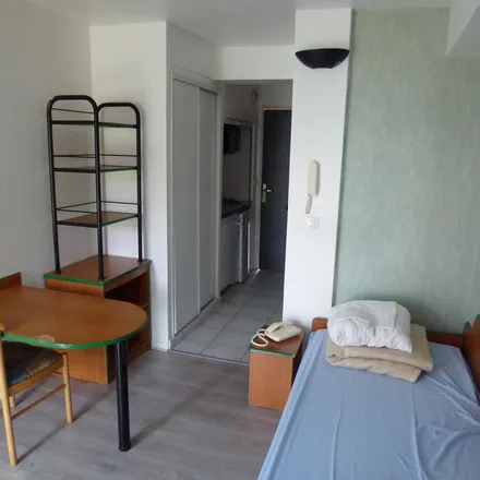 Rent this 1 bed apartment on 3 Place de l'Église in 91190 Gif-sur-Yvette, France