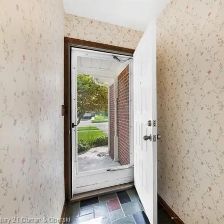 Image 2 - 1895 Whitefield Street, Dearborn Heights, MI 48127, USA - House for sale