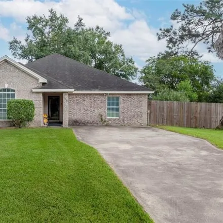 Buy this 5 bed house on 17509 State Highway 124 in Fannett, Jefferson County