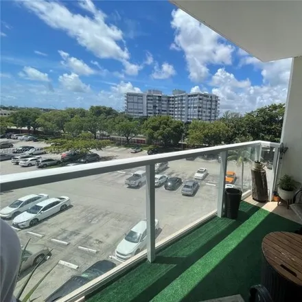 Image 7 - 1351NE Miami Gardens Drive, North Miami Beach, FL 33179, USA - Condo for rent