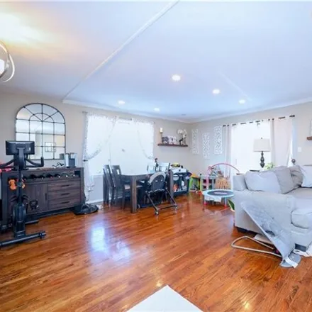 Image 7 - 1634 84th Street, New York, NY 11214, USA - House for sale