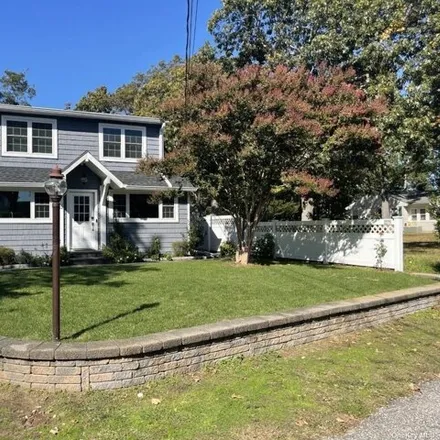 Rent this 3 bed house on 52 Bay Harbor Road in Aquebogue, Riverhead