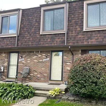 Buy this 3 bed condo on 16972 Kingsbrooke Drive in Clinton Township, MI 48038