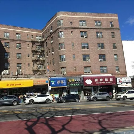 Buy this studio apartment on 83-06 Vietor Avenue in New York, NY 11373