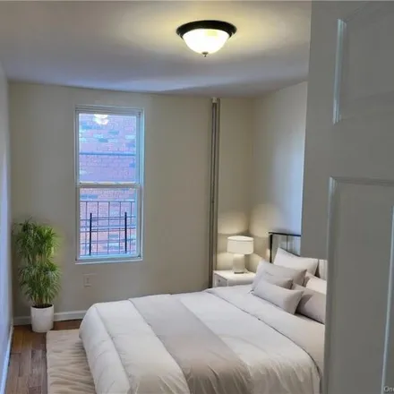 Rent this 3 bed house on 3663 Bronxwood Avenue in New York, NY 10467