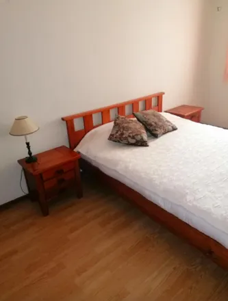 Rent this 3 bed room on Rua de Cunha Júnior in 4200-167 Porto, Portugal