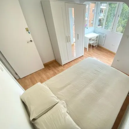 Rent this 2 bed room on Calle de Orio in 5, 28041 Madrid