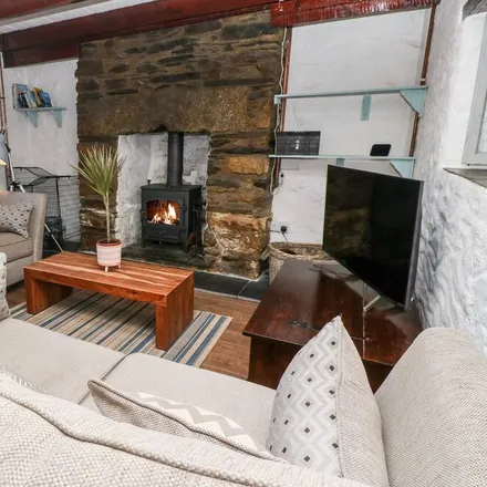 Rent this 3 bed townhouse on Portreath in TR16 4QW, United Kingdom