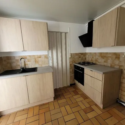 Rent this 3 bed apartment on 11 Rue d'Emmerin in 59139 Noyelles-lès-Seclin, France