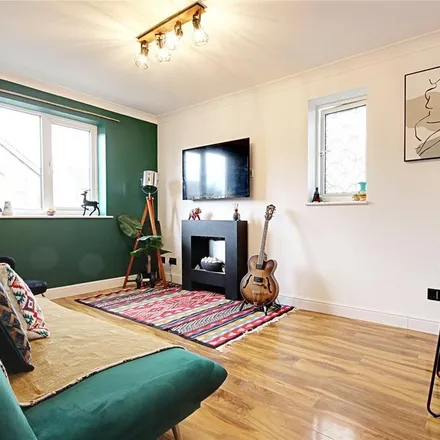 Rent this 1 bed apartment on Raynton Road in Freezywater, London