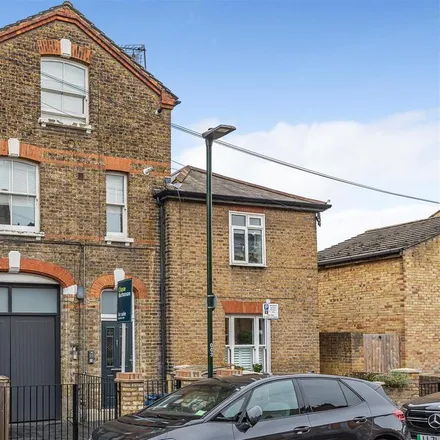 Rent this 2 bed apartment on 19 Evelyn Road in London, TW9 2TF