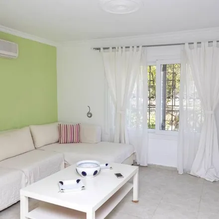 Rent this 2 bed apartment on unnamed road in Milas, Turkey