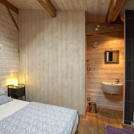 Rent this 3 bed townhouse on 42430 Saint-Romain-d'Urfé