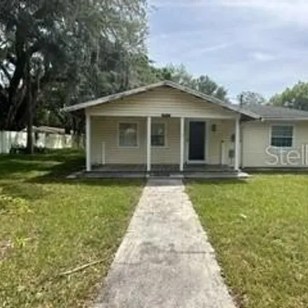 Buy this 2 bed house on 914 Powell Street in Wildwood, FL 34785