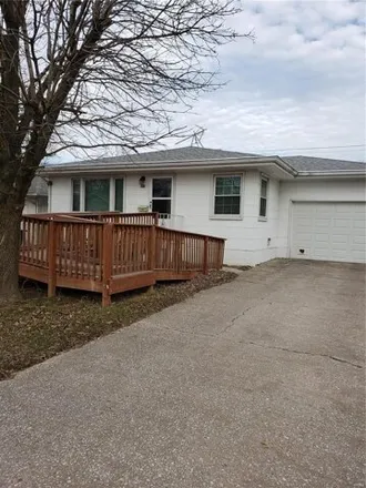 Buy this 2 bed house on 879 State Street in Wood River, IL 62095