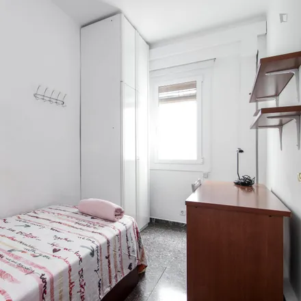 Rent this 3 bed room on Carrer de Nàpols in 171, 08013 Barcelona