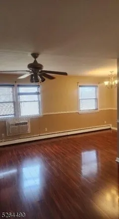 Image 2 - 24 Cliffwood Avenue, Aberdeen Township, NJ 07747, USA - Condo for rent